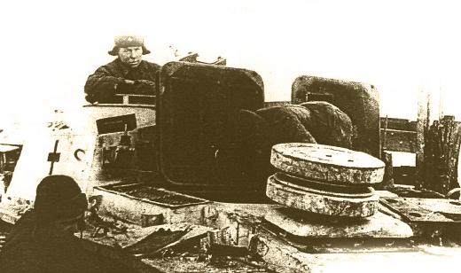 Советские ремонтники восстанавливают StuG 40, 1944 г.
