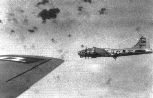Boeing B-17 (Flying Fortress) - Летающая крепость в небе над Германией