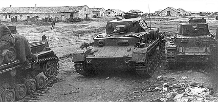 Танки Pz.Kpfw.IV Ausf.F1 и Pz.Kpfw.38(t) из состава 22-ой танковой дивизии Вермахта на ремонтной базе РККА
