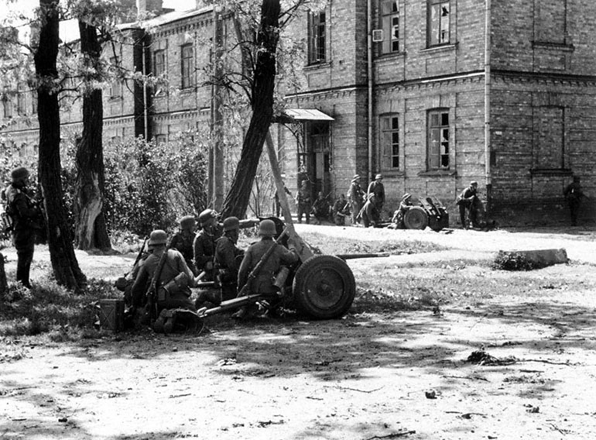 Вермахт штурмует Брестскую крепость, 1941г.