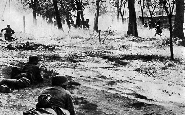 солдаты Вермахта штурмуют Брестскую крепость, 1941г.