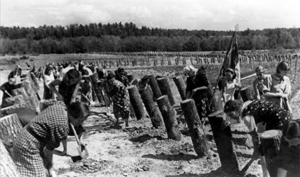 Строительство оборонительных сооружений на подступах к Москве в 1941 году.